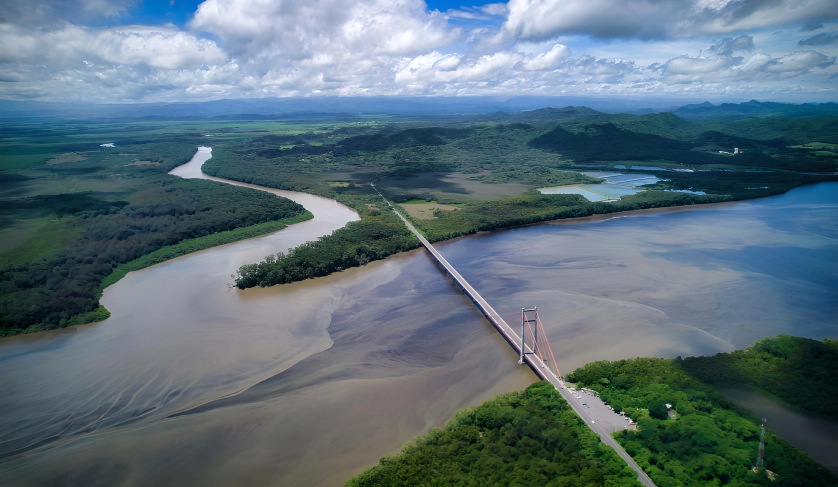 Puente La Amistad | Hielo Cristal