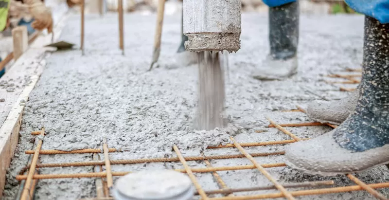 enfriar concreto con hielo